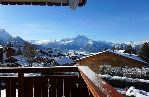 Villars-sur-Ollon Apartment | Cosy apartment for 8 guests with WIFI, TV and balcony