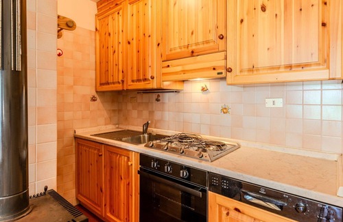Pinzolo Apartment | Cosy apartment for 8 guests with TV, panoramic view and parking