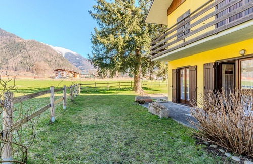 Pinzolo Apartment | Cosy apartment for 8 guests with TV, panoramic view and parking