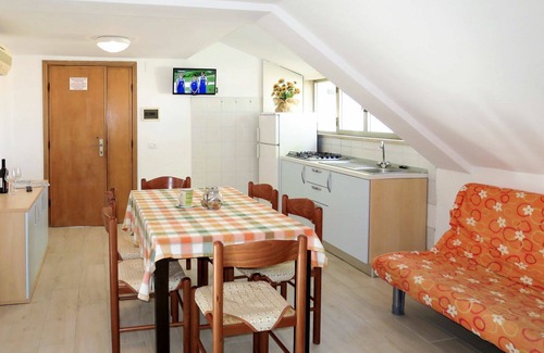 Marina di Cecina Apartment | Cosy apartment for 8 people with WIFI, A/C, pool, TV, patio and pets allowed