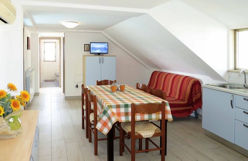 Marina di Cecina Apartment | Cosy apartment for 8 people with WIFI, A/C, pool, TV, patio and pets allowed