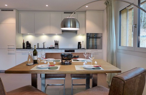 Blausee Apartment | Cosy apartment for 4 guests with WIFI, TV, balcony, pets allowed, panoramic view and parking
