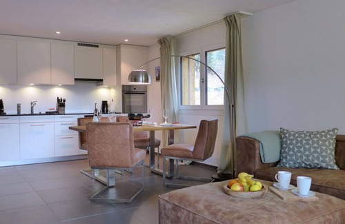 Blausee Apartment | Cosy apartment for 4 guests with WIFI, TV, balcony, pets allowed, panoramic view and parking