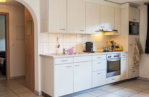 Kandersteg Apartment | Cosy apartment for 4 guests with WIFI, TV, balcony, pets allowed, panoramic view and parking