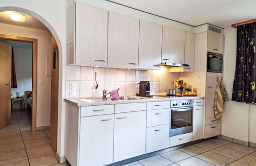 Kandersteg Apartment | Cosy apartment for 4 guests with WIFI, TV, balcony, pets allowed, panoramic view and parking