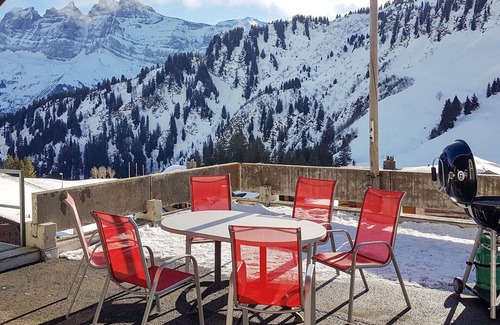 Val d'Illiez Apartment | Cosy apartment for 14 guests with WIFI, terrace, panoramic view and parking