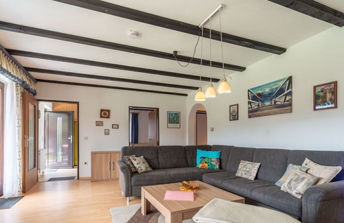 Arrach Apartment | Cosy apartment for 4 people with WIFI, TV, patio, pets allowed and parking