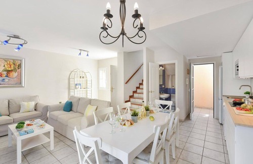Pasito Blanco Apartment | Cosy apartment for 4 people with A/C, pool, WIFI, TV, terrace, pets allowed and parking