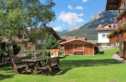 Mazzin Apartment | Cosy apartment for 8 guests with WIFI, TV, balcony, pets allowed and parking