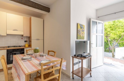 Gazzelli Apartment | Cosy apartment for 4 people with pool, WIFI, balcony, pets allowed, panoramic view and parking