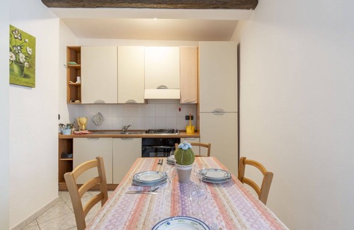 Gazzelli Apartment | Cosy apartment for 4 people with pool, WIFI, balcony, pets allowed, panoramic view and parking