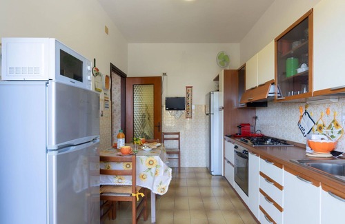 Laigueglia Apartment | Cosy apartment for 6 people with A/C, WIFI, terrace, pets allowed, panoramic view and parking