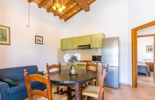 Guardistallo Apartment | Cosy apartment for 4 guests with WIFI, A/C, pool, patio, pets allowed and parking