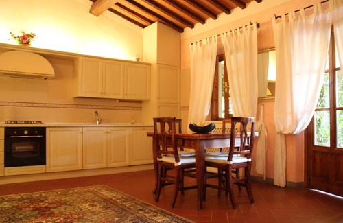 Empoli Apartment | Cosy apartment for 2 people with WIFI, A/C, pool and TV