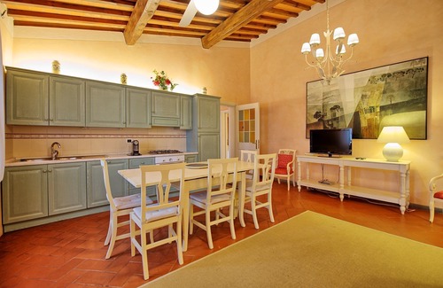 Castelfiorentino Apartment | Cosy apartment for 4 people with WIFI, pool, A/C and TV
