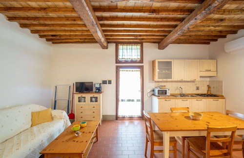 Montebonello Apartment | Cosy apartment for 4 people with pool, WIFI, A/C, TV, pets allowed and panoramic view