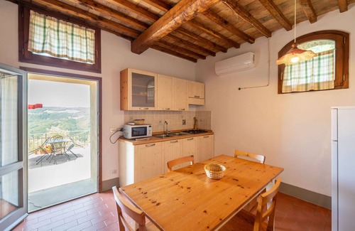 Montebonello Apartment | Cosy apartment for 4 people with pool, WIFI, A/C, TV, pets allowed and panoramic view