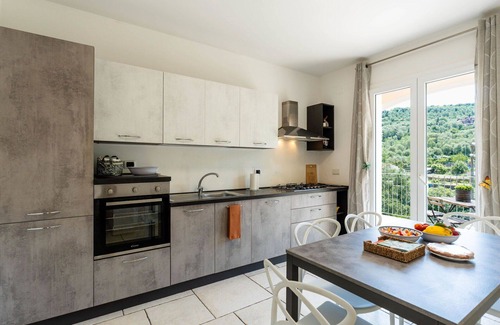 Pontedassio Apartment | Cosy apartment for 6 people with WIFI, pool, patio, pets allowed and parking