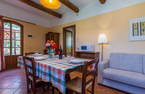 Riparbella Apartment | Cosy apartment for 4 people with WIFI, pool, A/C, TV, patio and parking