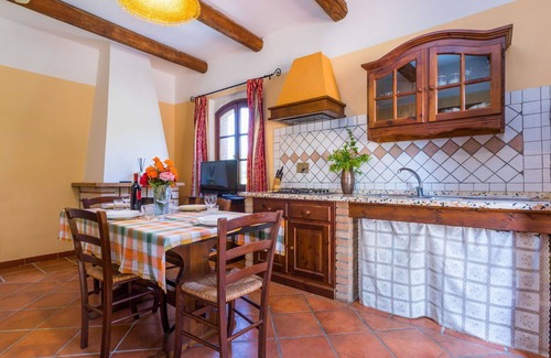 Riparbella Apartment | Cosy apartment for 6 people with A/C, pool, WIFI, TV, patio and parking