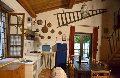 Monteleone d'Orvieto Apartment | Cosy apartment for 8 people with pool, WIFI, TV and parking
