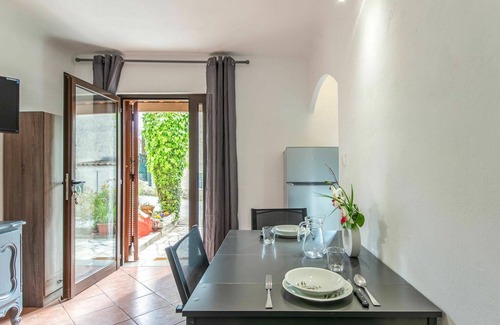 Cagnes-sur-Mer Apartment | Cosy apartment for 4 people with WIFI, A/C, TV, terrace and parking