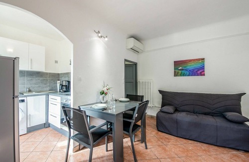 Cagnes-sur-Mer Apartment | Cosy apartment for 4 people with WIFI, A/C, TV, terrace and parking