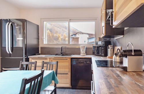 Mont-de-Lans Apartment | Cosy apartment in the heart of the mountains, a stone's throw from the chairlift. 4 CH. All comfort