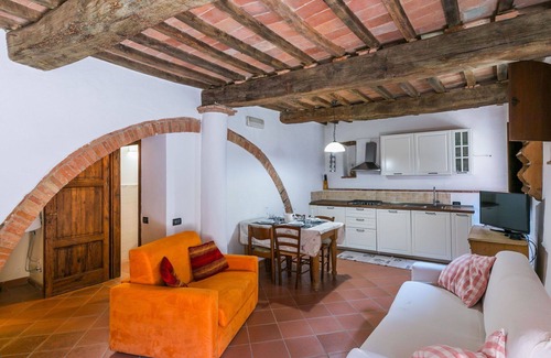 San Macario In Monte Villa | Cosy apartment in villa for 4 guests with pool, WIFI, TV, patio and pets allowed