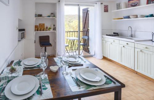 Gabian Apartment | Cosy Apartment in Ancient Gabian with River and Vineyard Views