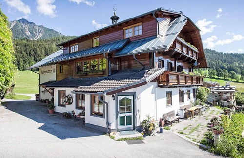 Ramsau am Dachstein Villa | Cosy apartment in villa for 3 people with WIFI, TV, balcony and pets allowed