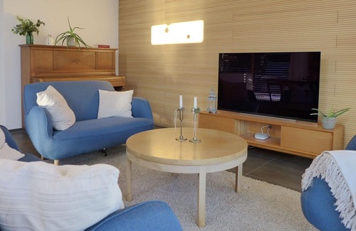 Ringgenberg House | Cosy apartment in villa for 4 guests with WIFI, TV, terrace and parking