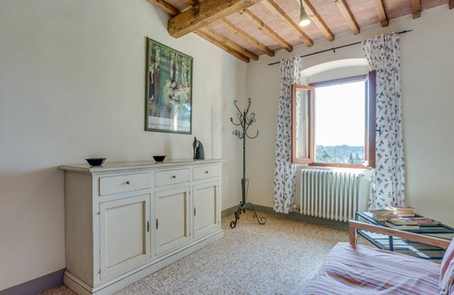 Lamporecchio Villa | Cosy apartment in villa for 14 people with WIFI, private pool, TV, balcony, pets allowed and par.