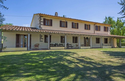 Lamporecchio Villa | Cosy apartment in villa for 14 people with WIFI, private pool, TV, balcony, pets allowed and par.
