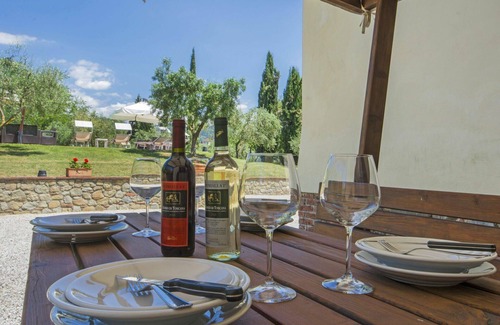 Lamporecchio Villa | Cosy apartment in villa for 14 people with WIFI, private pool, TV, balcony, pets allowed and par.