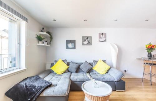 City Centre Glasgow Apartment | Cosy Apartment in Quiet City-Centre with Car Park