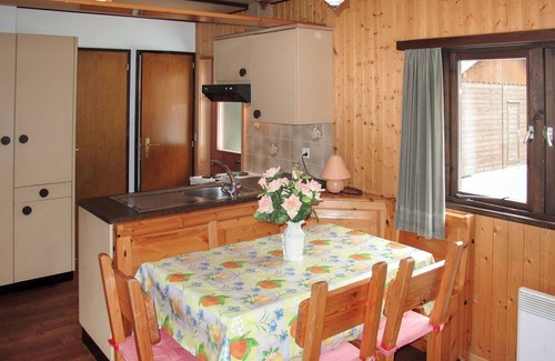 Saas-Balen House | Cosy apartment in villa for 4 people with WIFI, TV, patio, pets allowed and parking