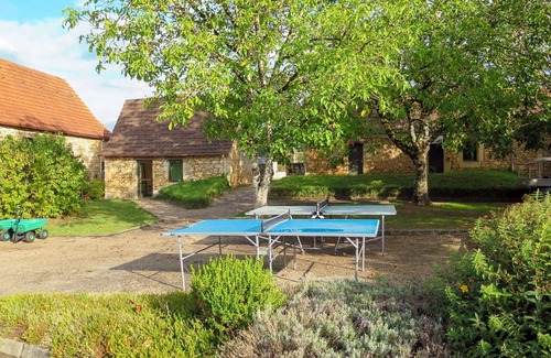 Montignac House | Cosy apartment in villa for 4 guests with WIFI, pool, TV, terrace and pets allowed