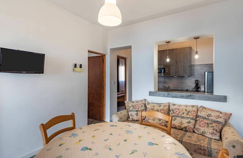 Sari-Solenzara House | Cosy apartment in villa for 5 guests with WIFI, A/C, TV, patio and parking
