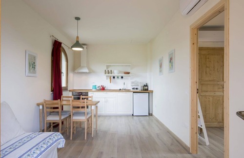 Fucecchio Villa | Cosy apartment in villa for 4 people with A/C, pool, WIFI, pets allowed and parking