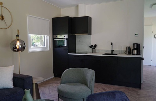 Vleteren House | Cosy apartment in villa for 4 guests with WIFI, TV and terrace
