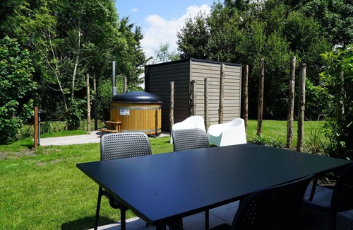 Vleteren House | Cosy apartment in villa for 4 guests with WIFI, TV and terrace