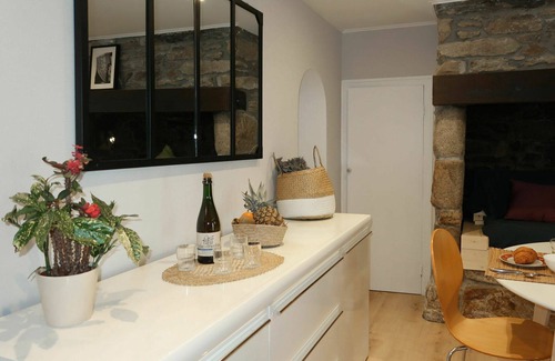 Plozevet Villa | Cosy apartment in villa for 4 guests with WIFI and parking