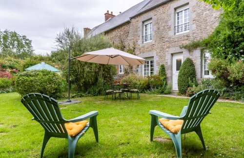 Sartilly-Baie-Bocage Villa | Cosy apartment in villa for 3 guests with WIFI, TV, terrace and parking