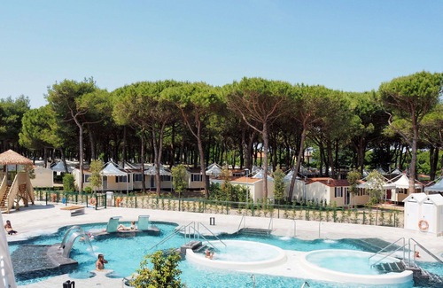 Cavallino-Treporti House | Cosy apartment in villa for 6 guests with pool, WIFI, A/C, TV, terrace and parking