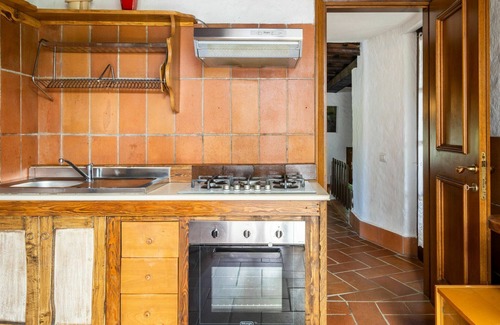 Leggiuno House | Cosy apartment in villa for 6 people with TV, terrace and pets allowed