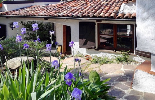 Leggiuno House | Cosy apartment in villa for 6 people with TV, terrace and pets allowed