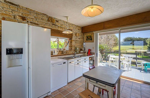 Saint-Pierre-Quiberon House | Cosy apartment in villa for 10 people with WIFI, TV and terrace