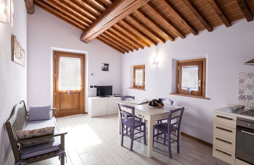 Larciano House | Cosy apartment in villa for 4 people with A/C, hot tub, WIFI, pool, TV, panoramic view and parking