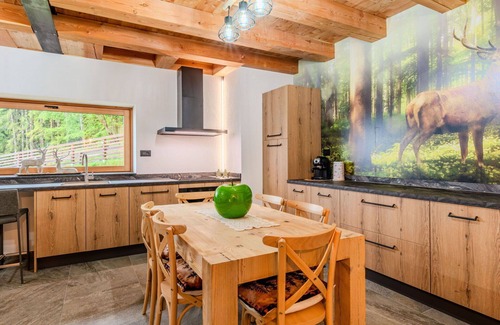 Livo Villa | Cosy apartment in villa for 12 guests with WIFI, TV, patio and parking